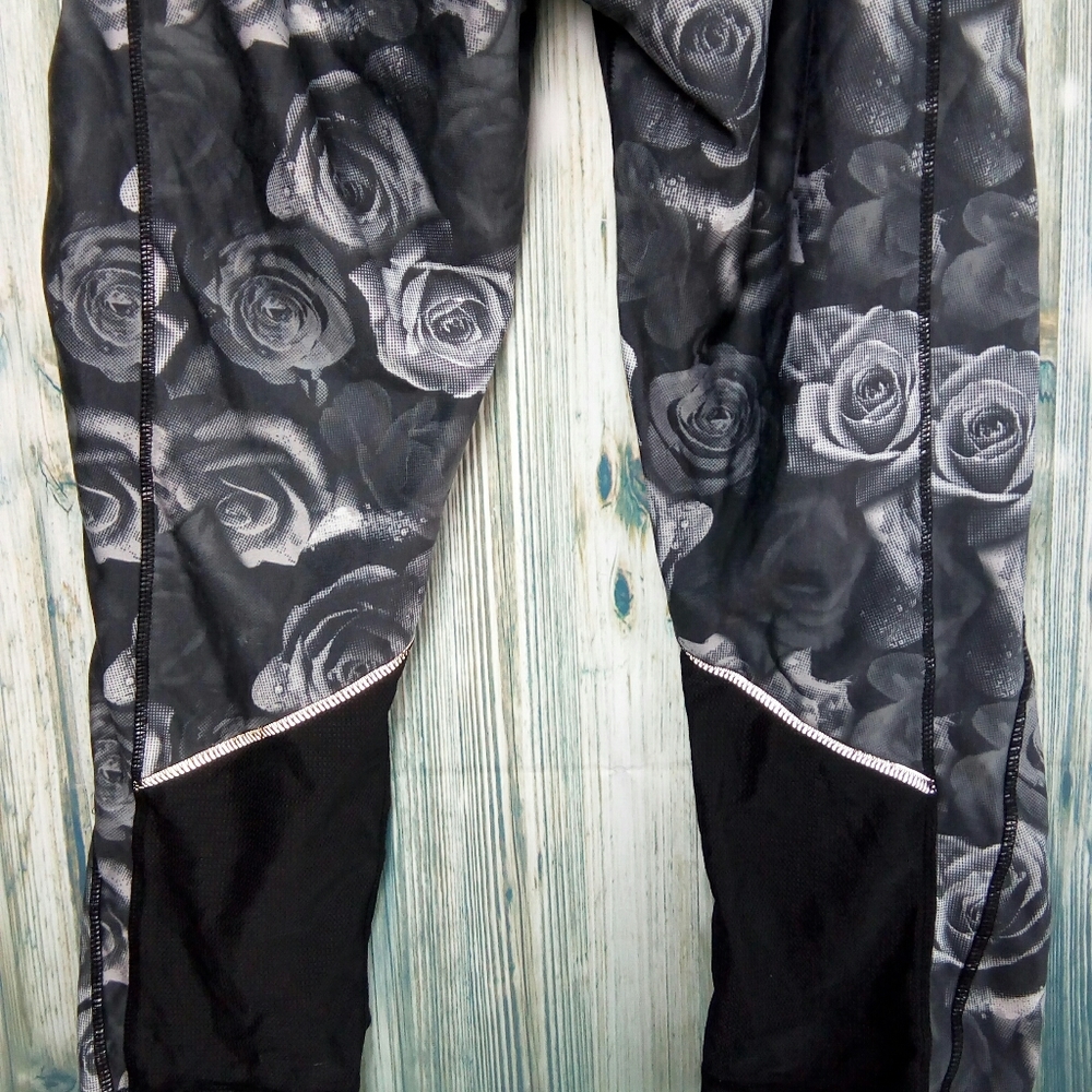 Purity rose print mesh leg yoga capris - Picture 7 of 8